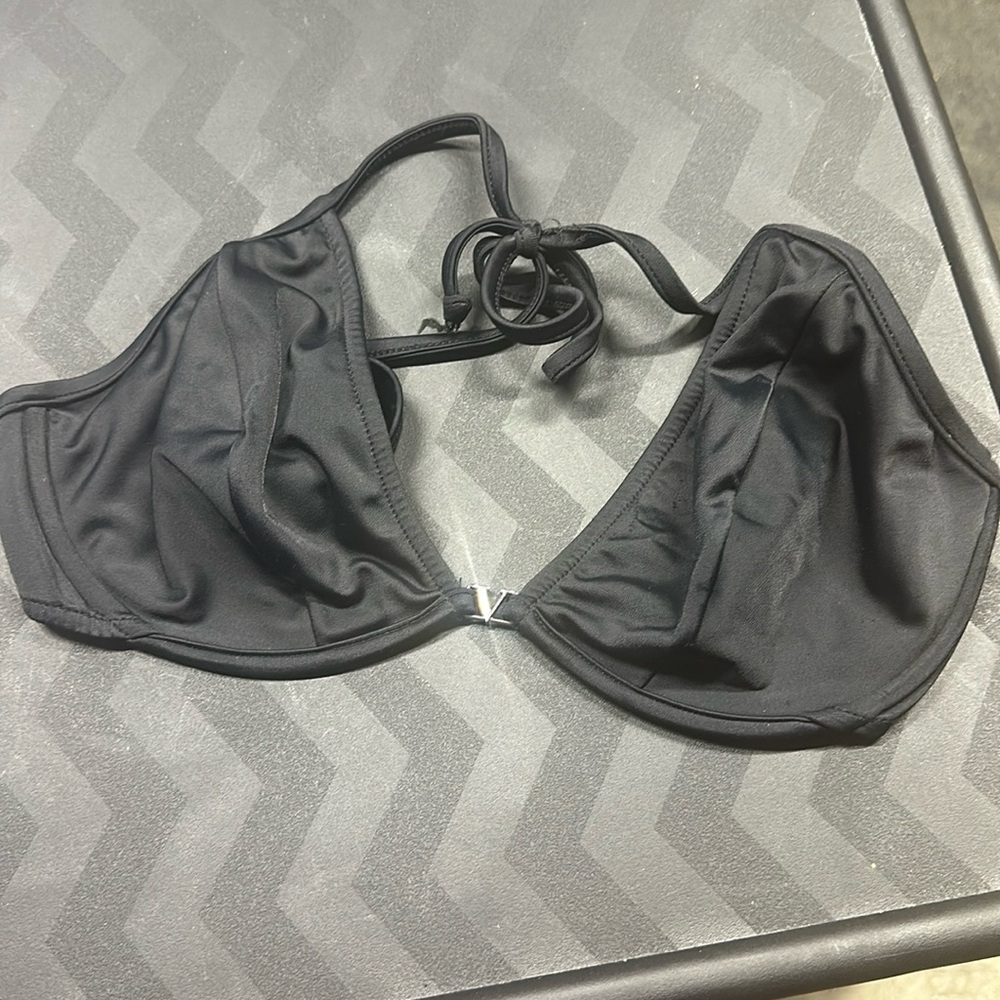 Venus B cup bikin top in black